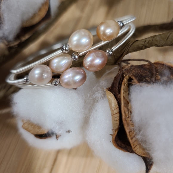 🩶🩷NEW🩶🩷 STUNNING!! Wire Wrapped Cotton Candy Freshwater Pearls in SILVER - Picture 7 of 11